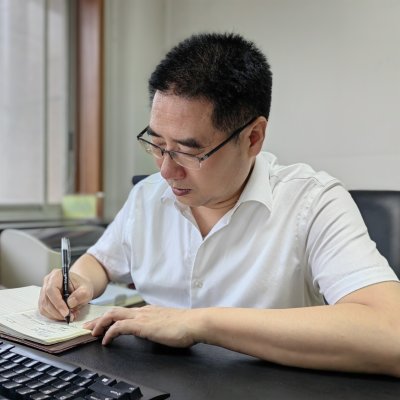 嚴(yán)謹(jǐn)求實  追求卓越